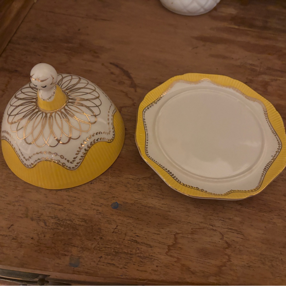Anthropologie Yellow Milkmaid Butter Dish by Biscuit - Picture 3 of 4